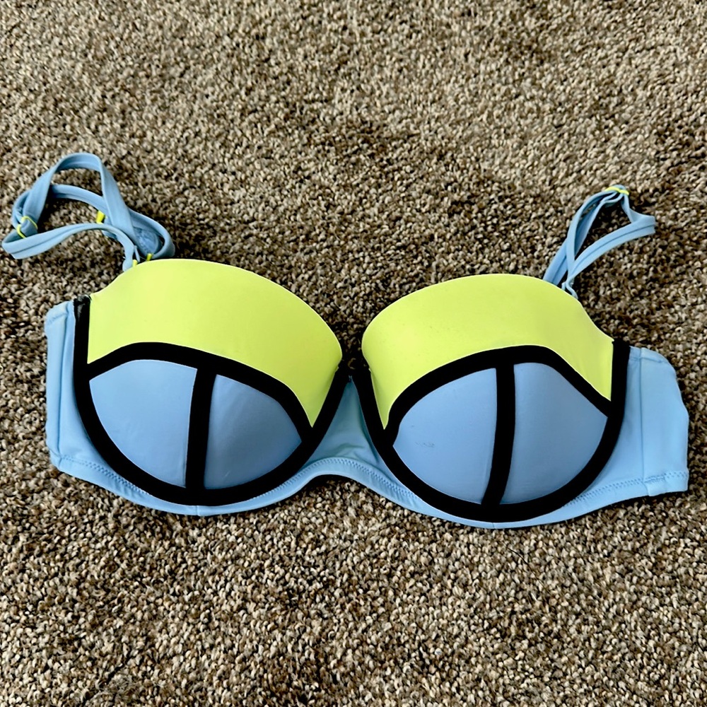 Victoria’s Secret swimsuit top 36D